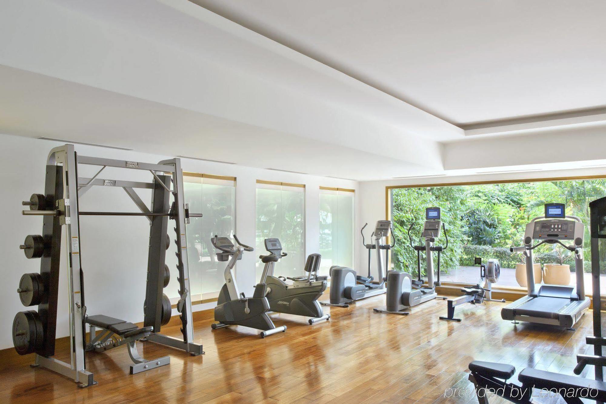 Trident Chennai Hotell Bekvämligheter bild The gym at the hotel